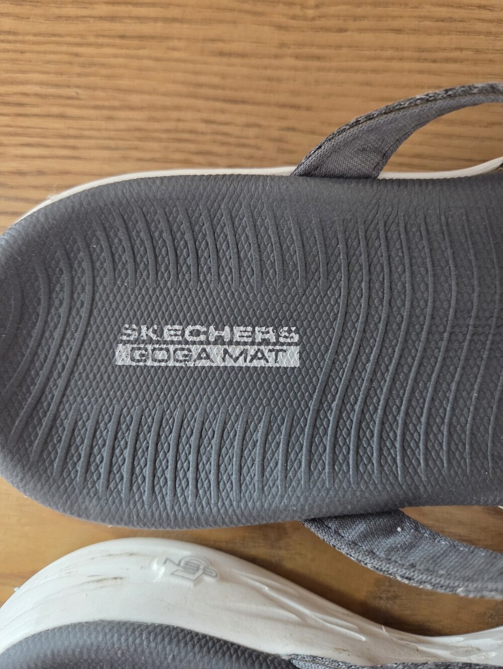 Skecher Gogo Mat Sandals - Picture 3 of 4